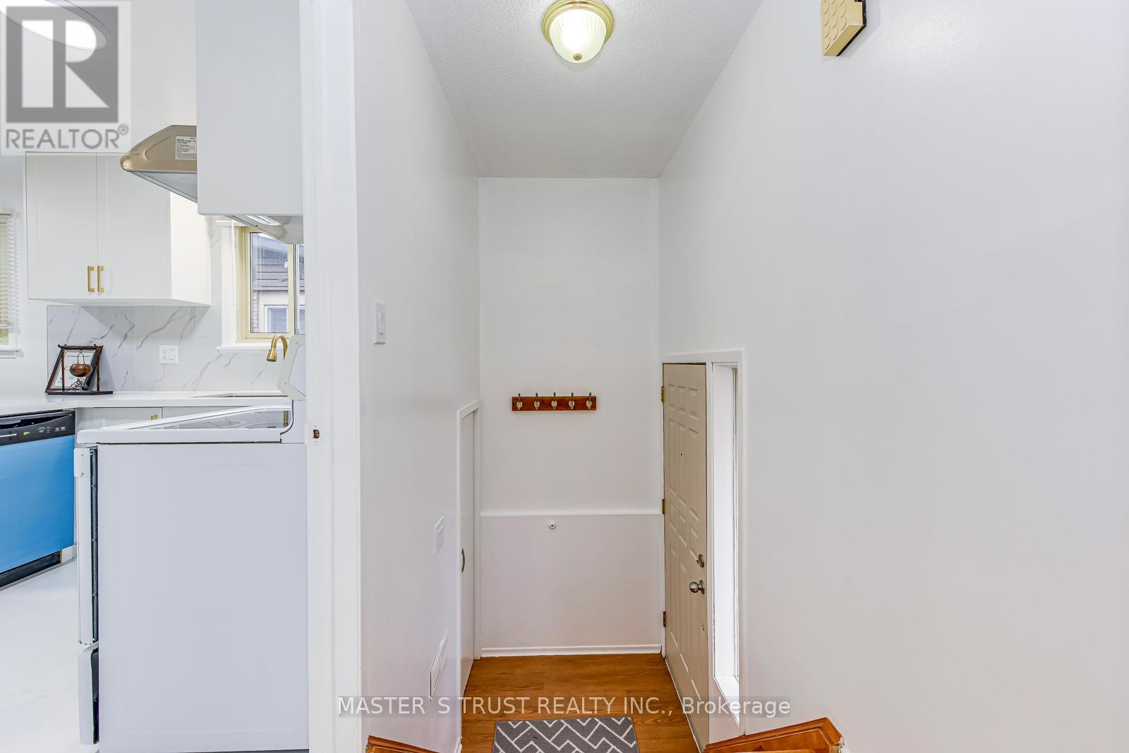 6411 Chaumont Crescent, Mississauga, Ontario  L5N 2M7 - Photo 5 - W13025320