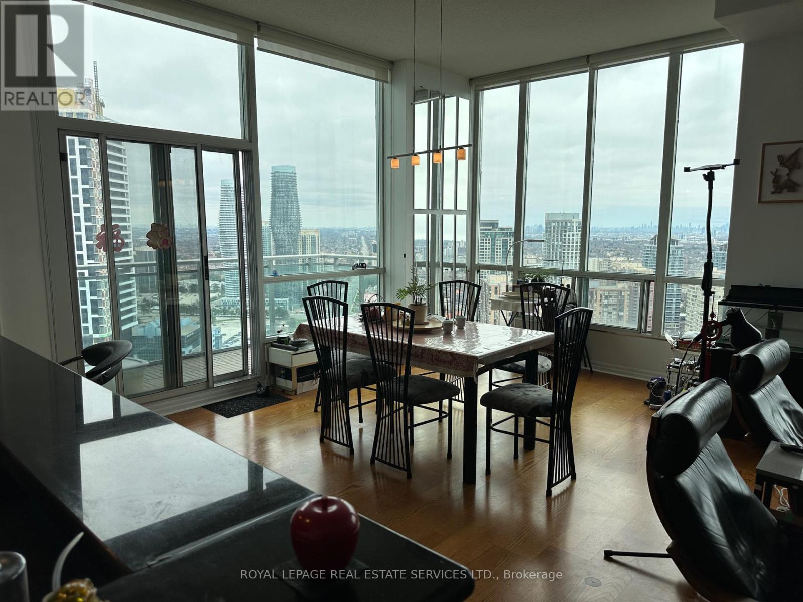 3302 - 220 Burnhamthorpe Road W, Mississauga, Ontario  L5B 4N4 - Photo 11 - W13025324