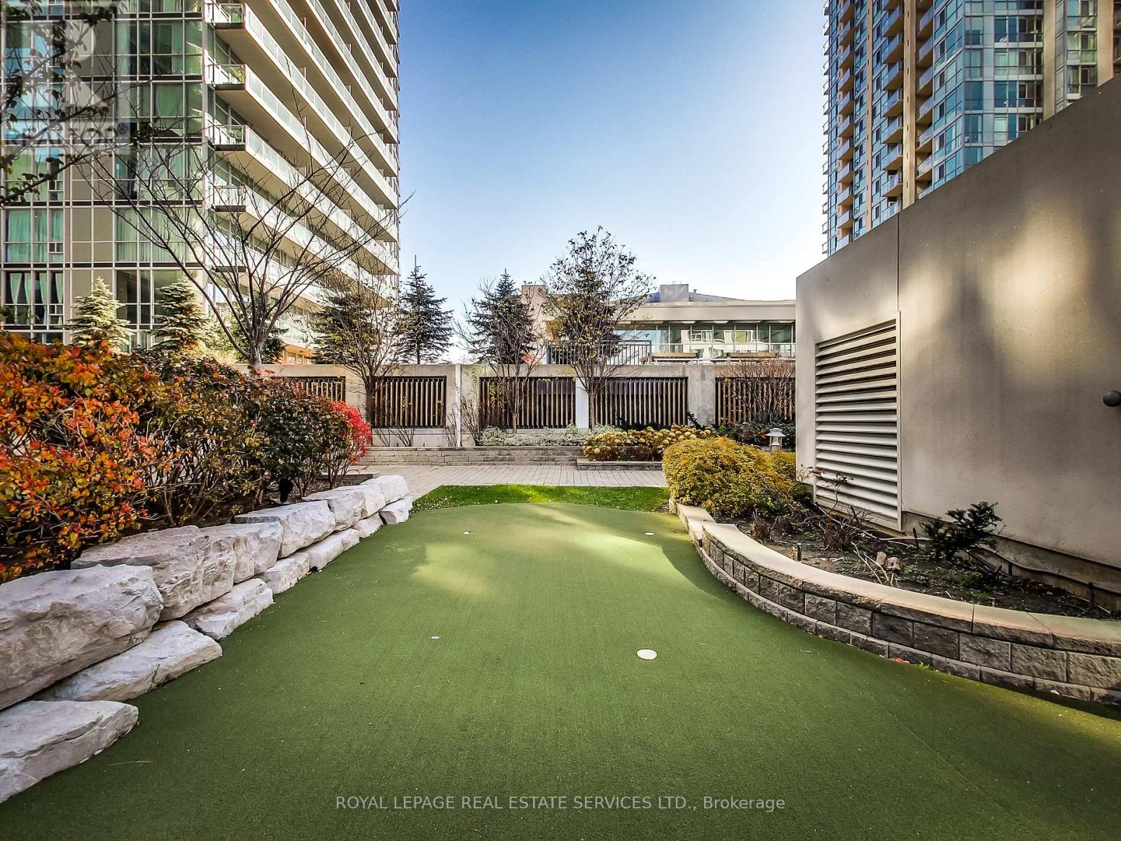 3302 - 220 Burnhamthorpe Road W, Mississauga, Ontario  L5B 4N4 - Photo 27 - W13025324