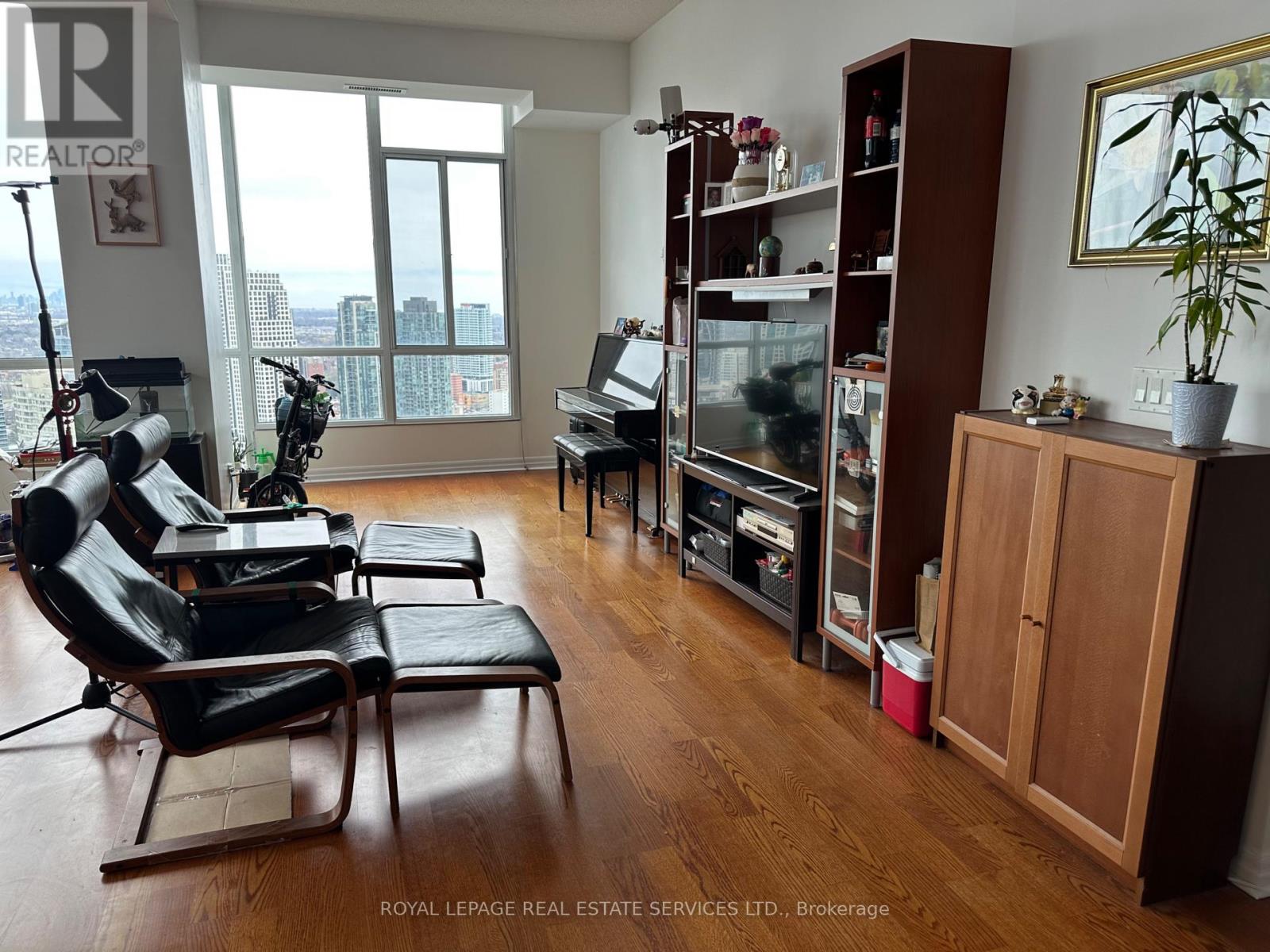 3302 - 220 Burnhamthorpe Road W, Mississauga, Ontario  L5B 4N4 - Photo 3 - W13025324