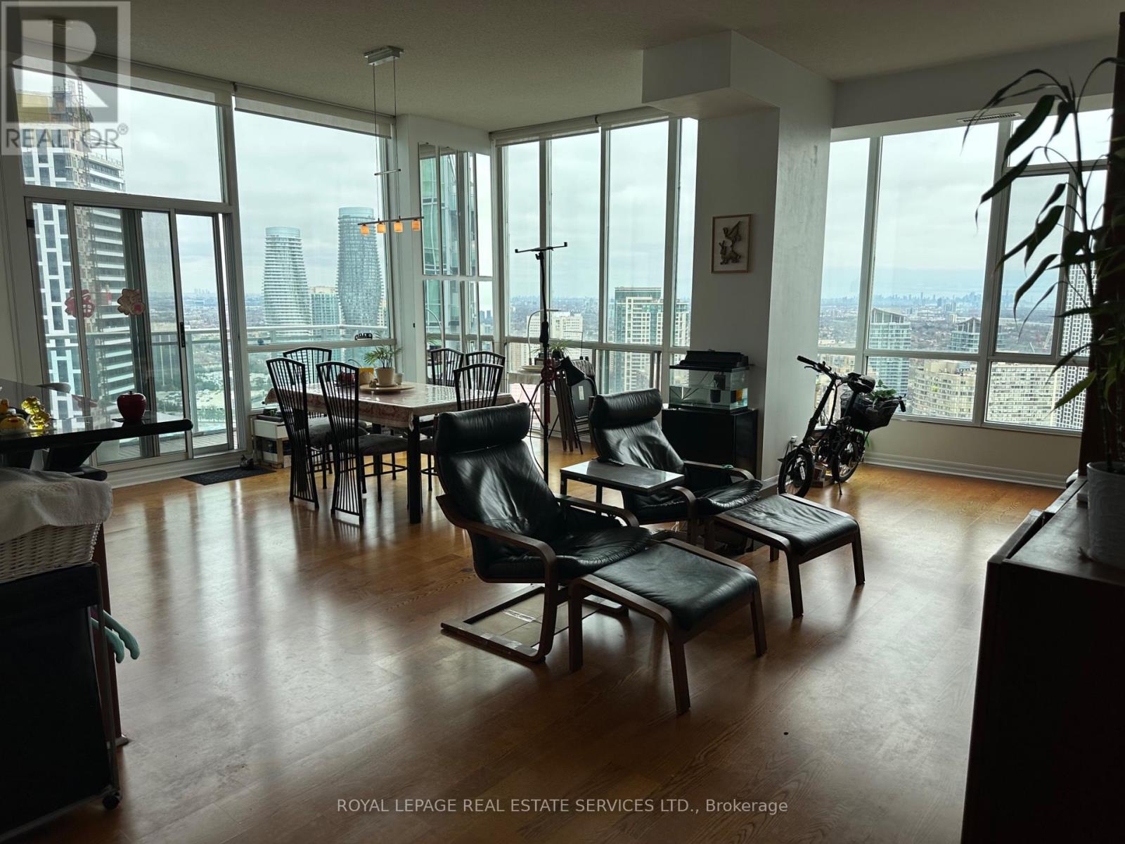 3302 - 220 Burnhamthorpe Road W, Mississauga, Ontario  L5B 4N4 - Photo 4 - W13025324