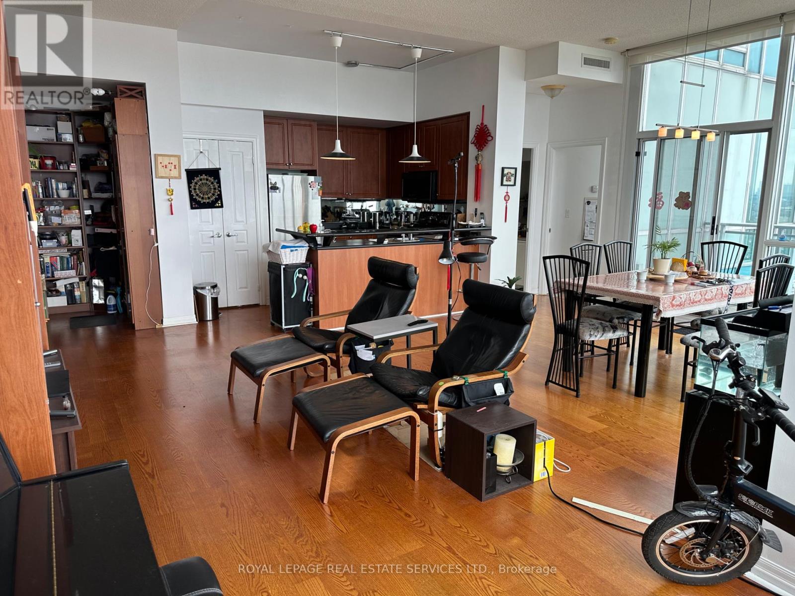 3302 - 220 Burnhamthorpe Road W, Mississauga, Ontario  L5B 4N4 - Photo 7 - W13025324