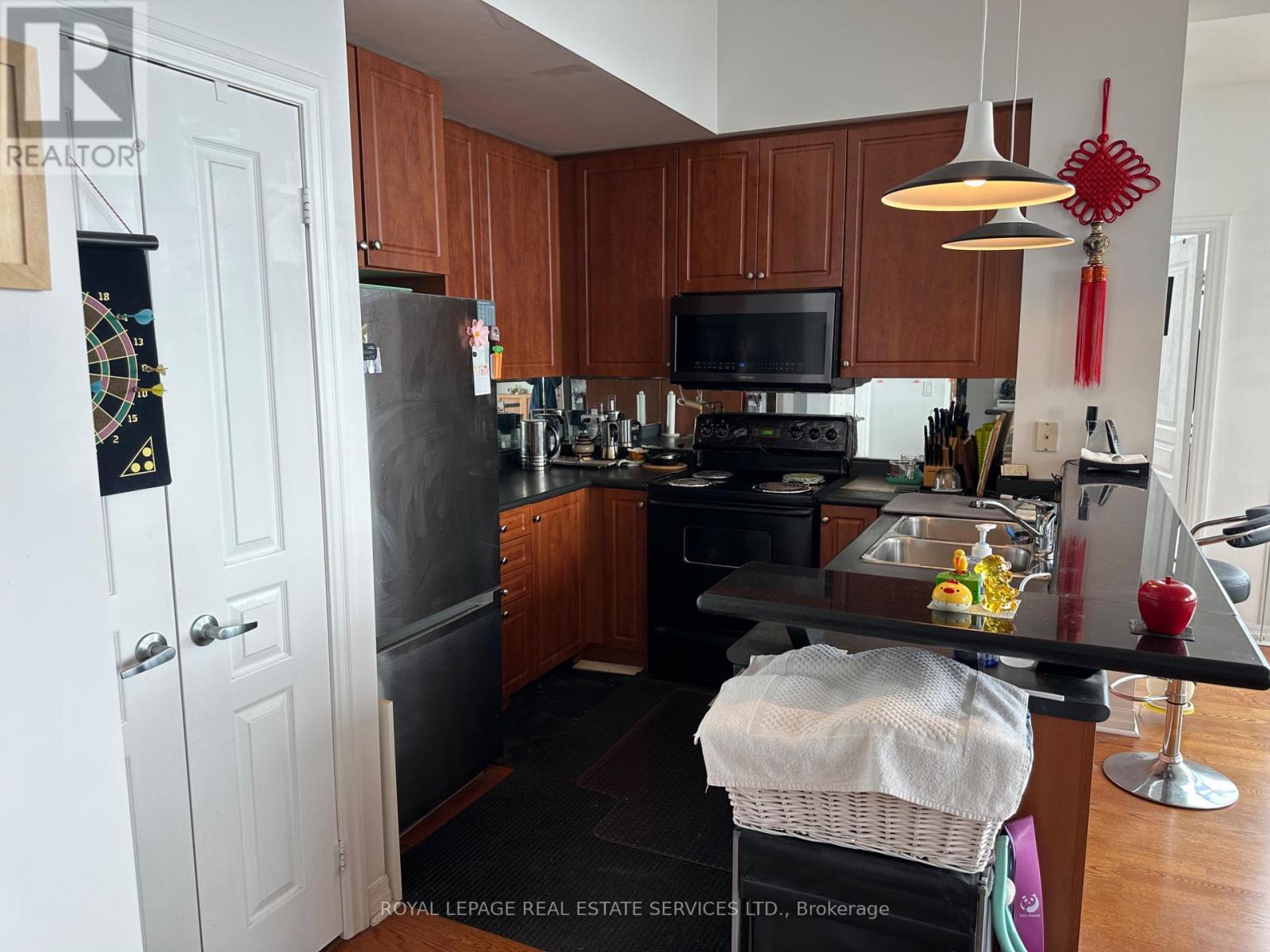 3302 - 220 Burnhamthorpe Road W, Mississauga, Ontario  L5B 4N4 - Photo 8 - W13025324