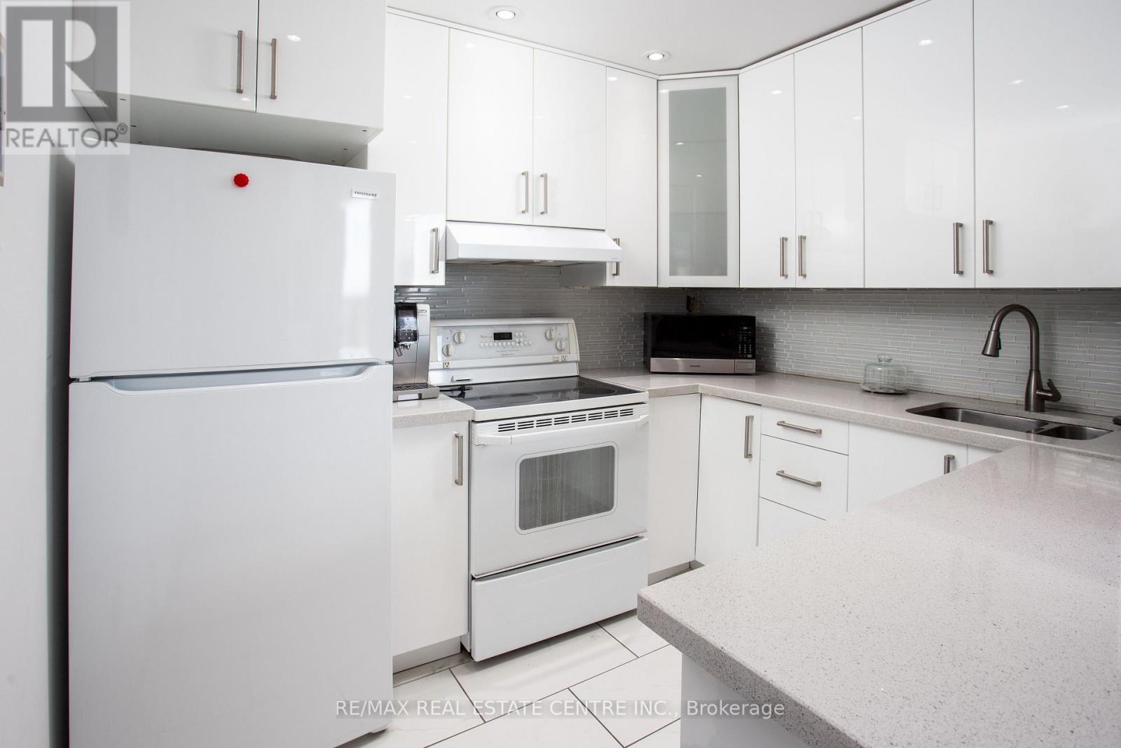 Ph06 - 25 Agnes Street, Mississauga, Ontario  L5B 3X7 - Photo 10 - W13025332