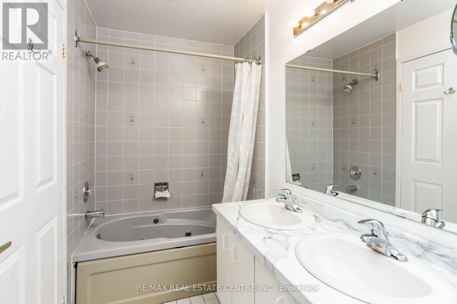 Ph06 - 25 Agnes Street, Mississauga, Ontario  L5B 3X7 - Photo 22 - W13025332