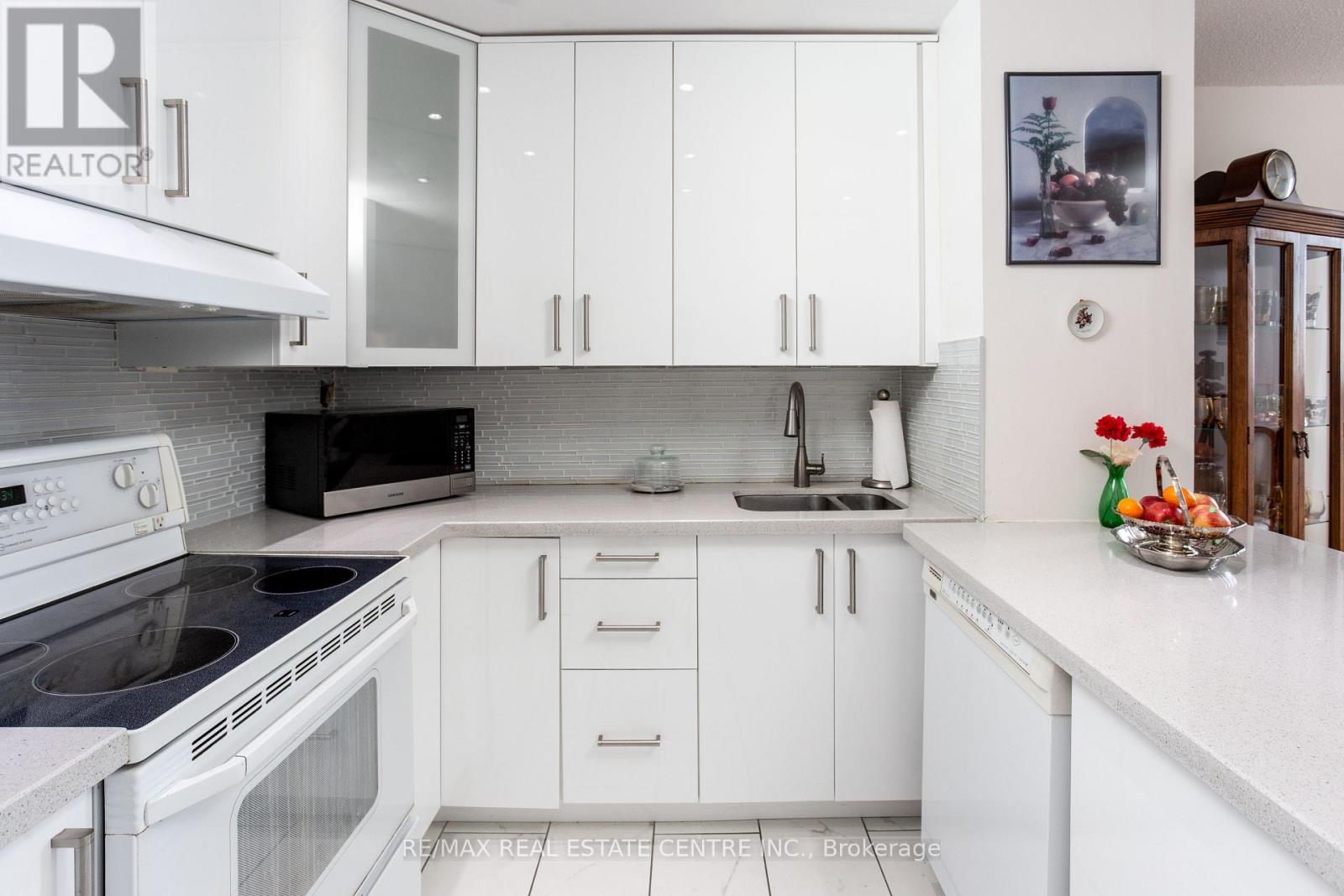 Ph06 - 25 Agnes Street, Mississauga, Ontario  L5B 3X7 - Photo 9 - W13025332