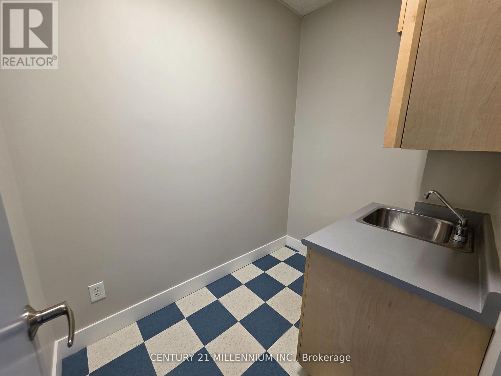 212 - 2250 Bovaird Drive E, Brampton, Ontario  L6R 0W3 - Photo 4 - W13025336