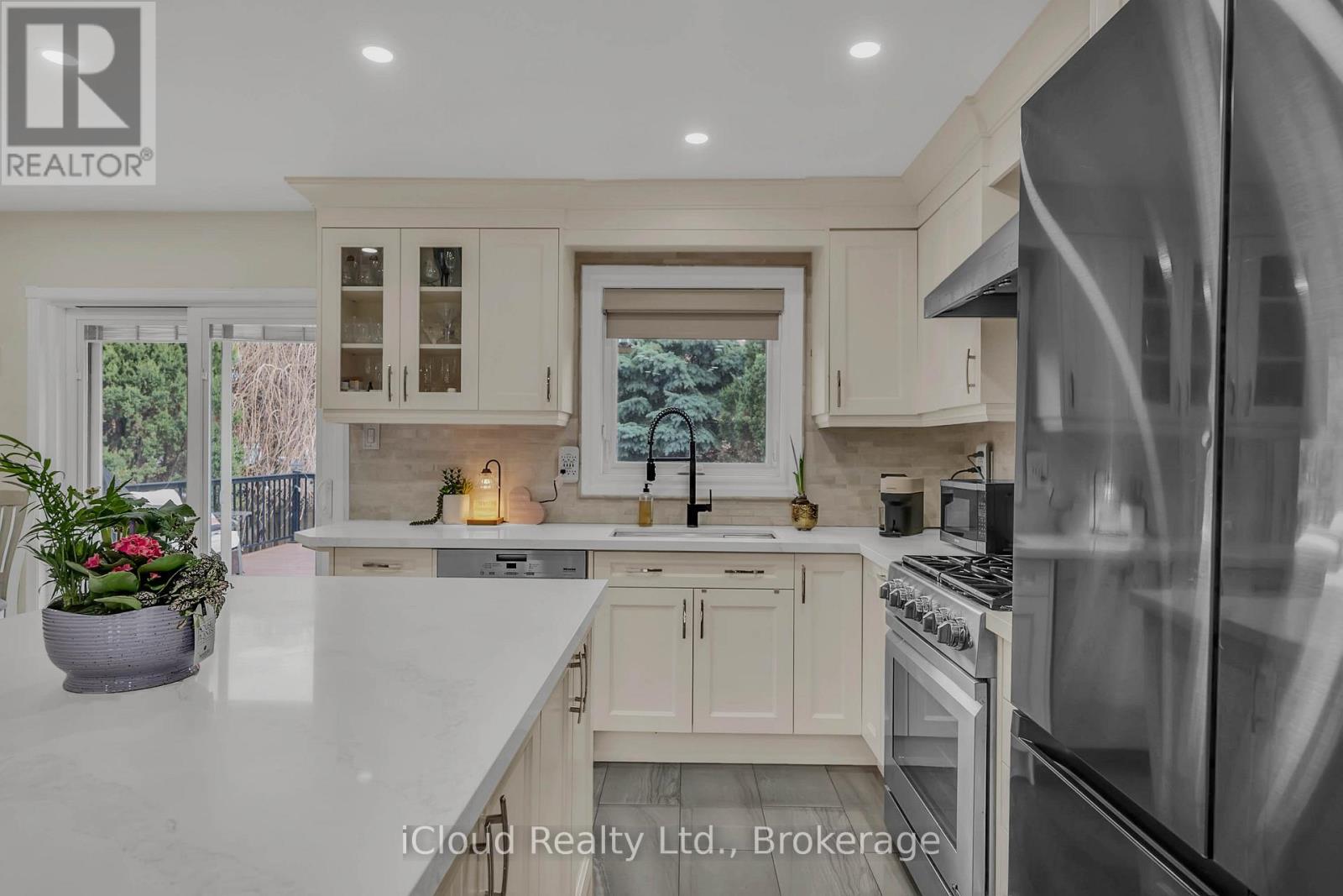 1370 Pickwick Drive, Mississauga, Ontario  L5V 2H4 - Photo 10 - W13025372