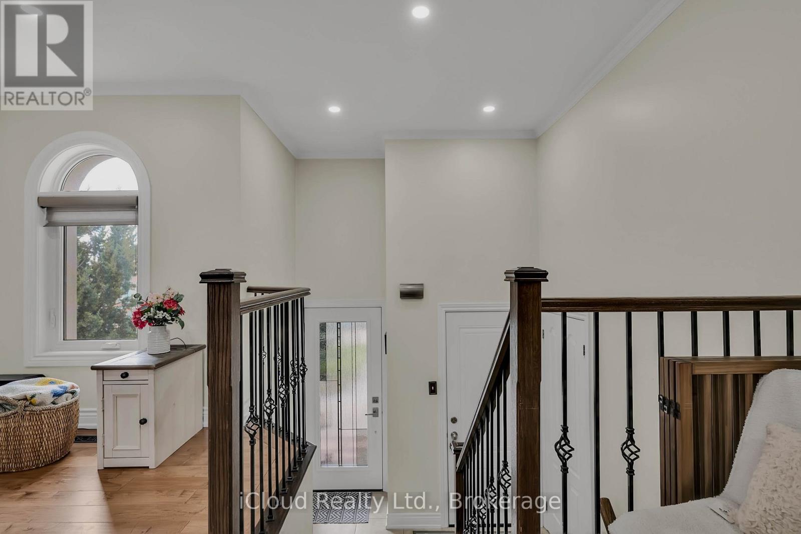 1370 Pickwick Drive, Mississauga, Ontario  L5V 2H4 - Photo 3 - W13025372