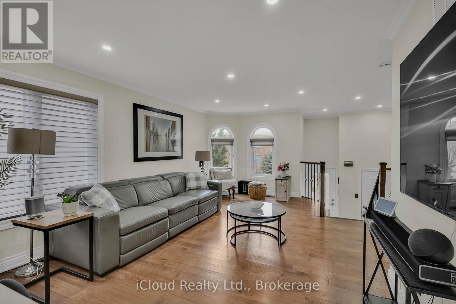 1370 Pickwick Drive, Mississauga, Ontario  L5V 2H4 - Photo 4 - W13025372