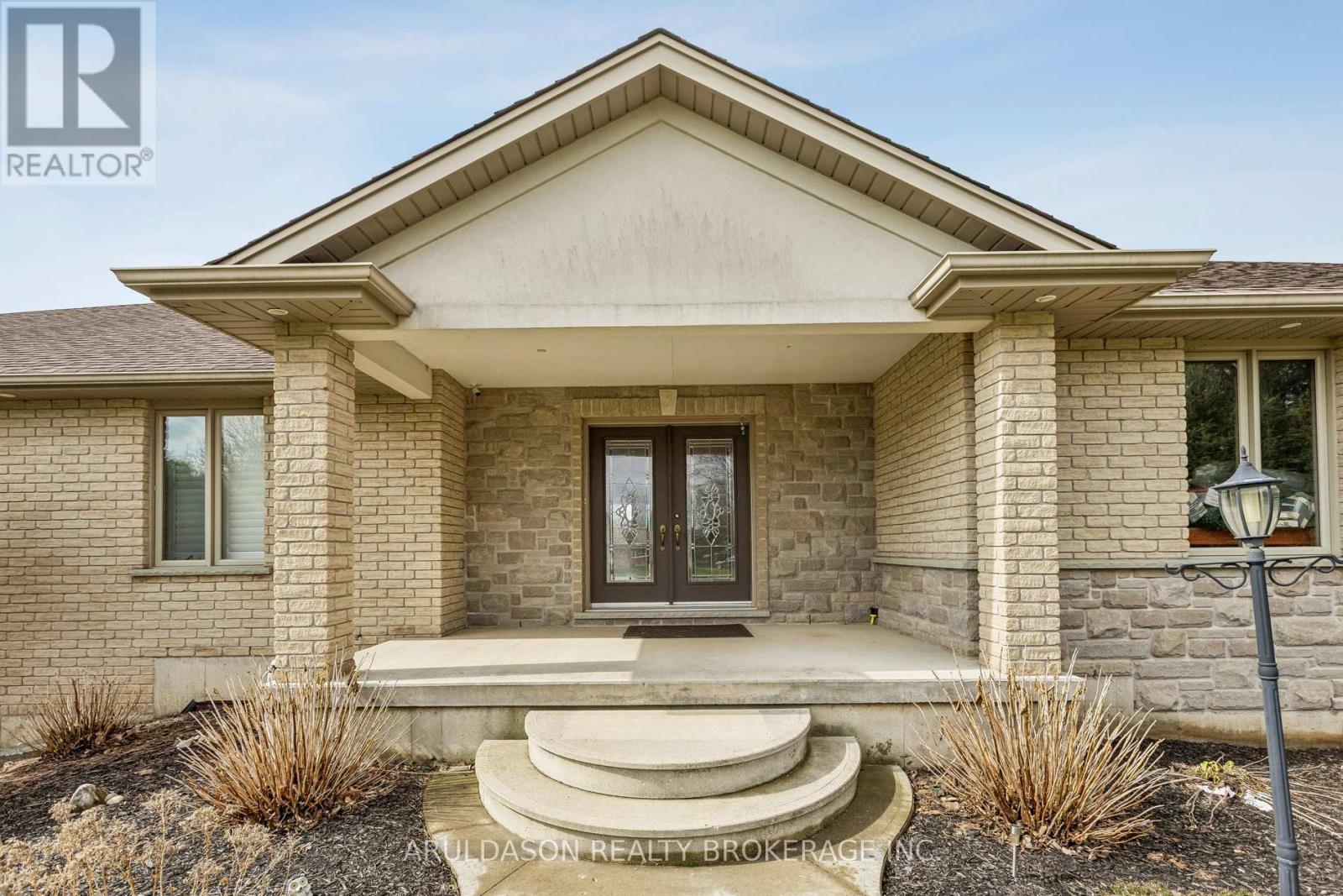 99 Brant School Road, Brantford, Ontario  N3T 5L4 - Photo 2 - X13025066