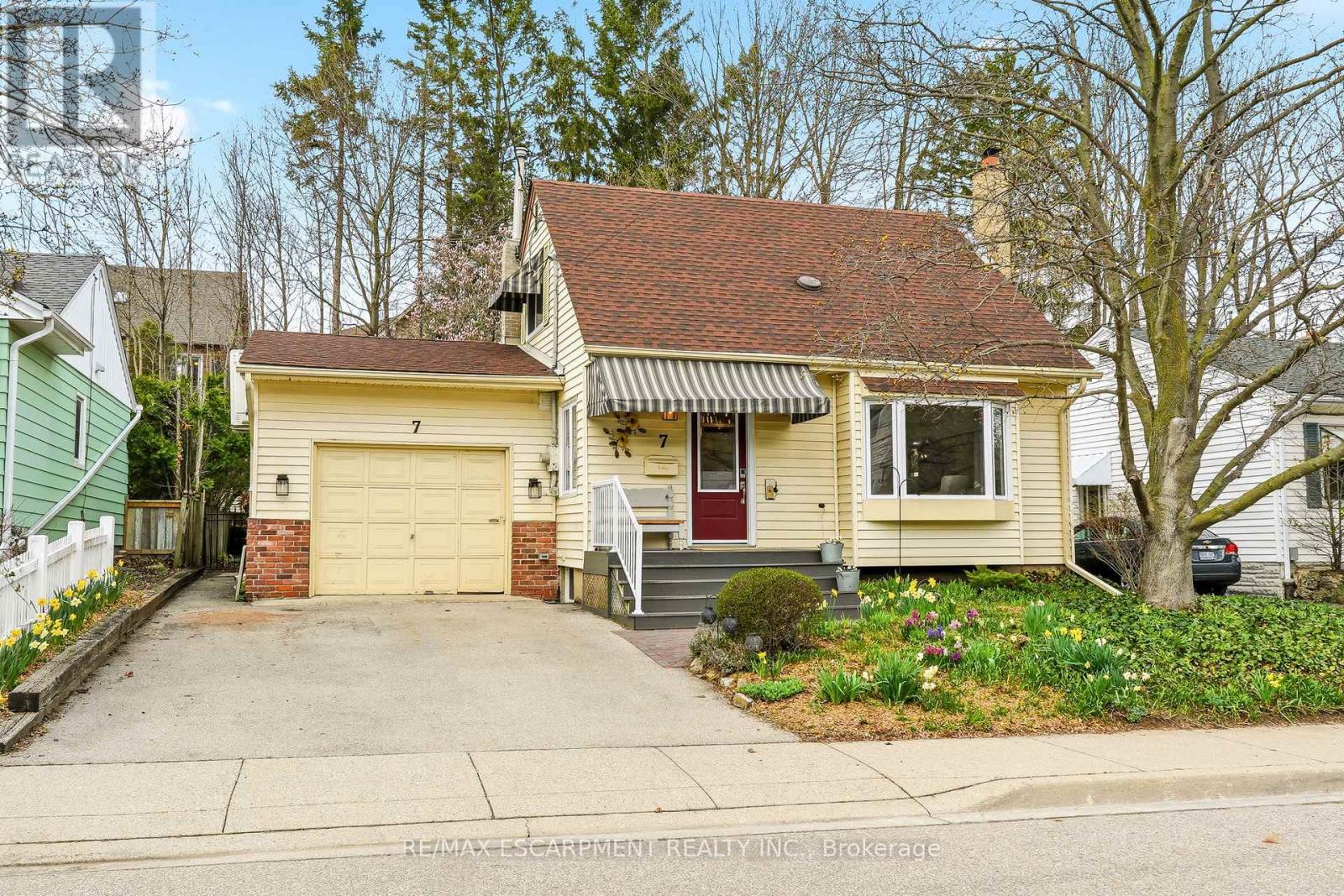 7 CENTRAL PARK AVENUE, Hamilton, Ontario