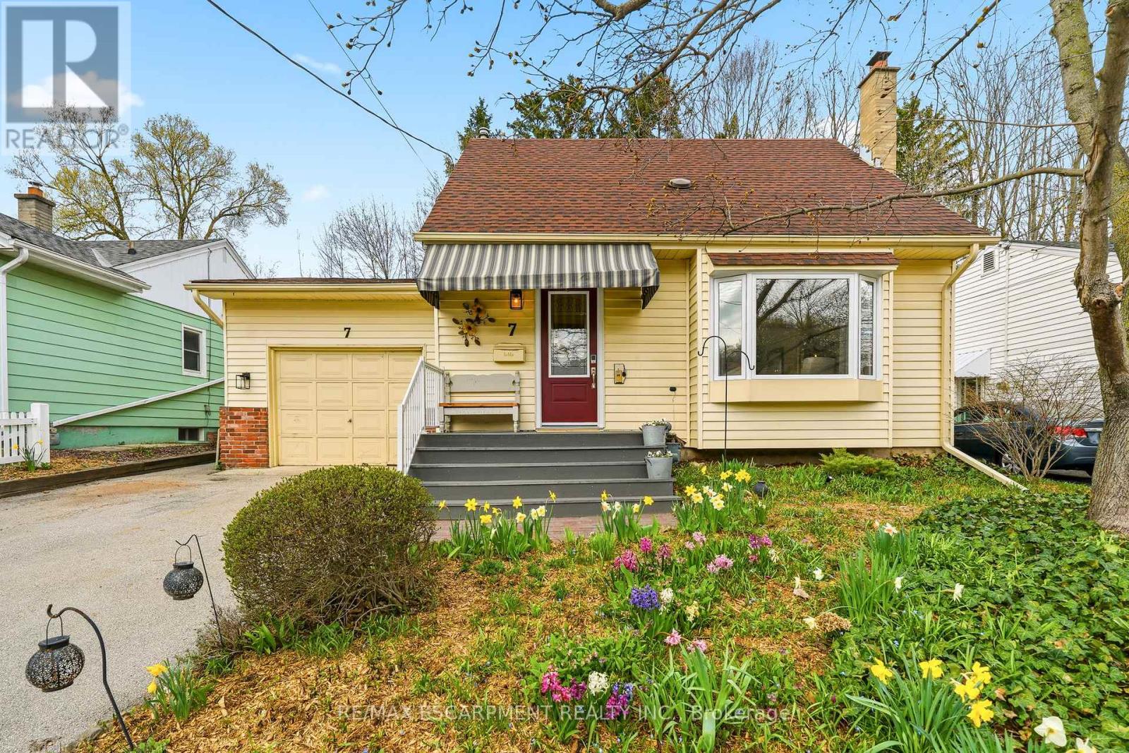 7 Central Park Avenue, Hamilton (Dundas), Ontario  L9H 2M5 - Photo 2 - X13025076