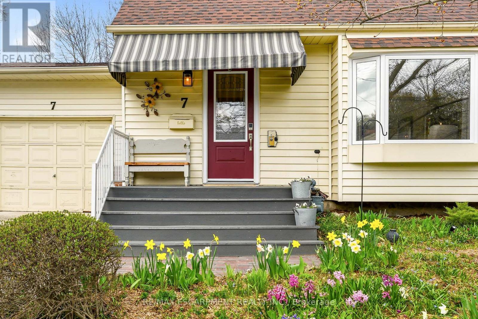 7 Central Park Avenue, Hamilton (Dundas), Ontario  L9H 2M5 - Photo 3 - X13025076