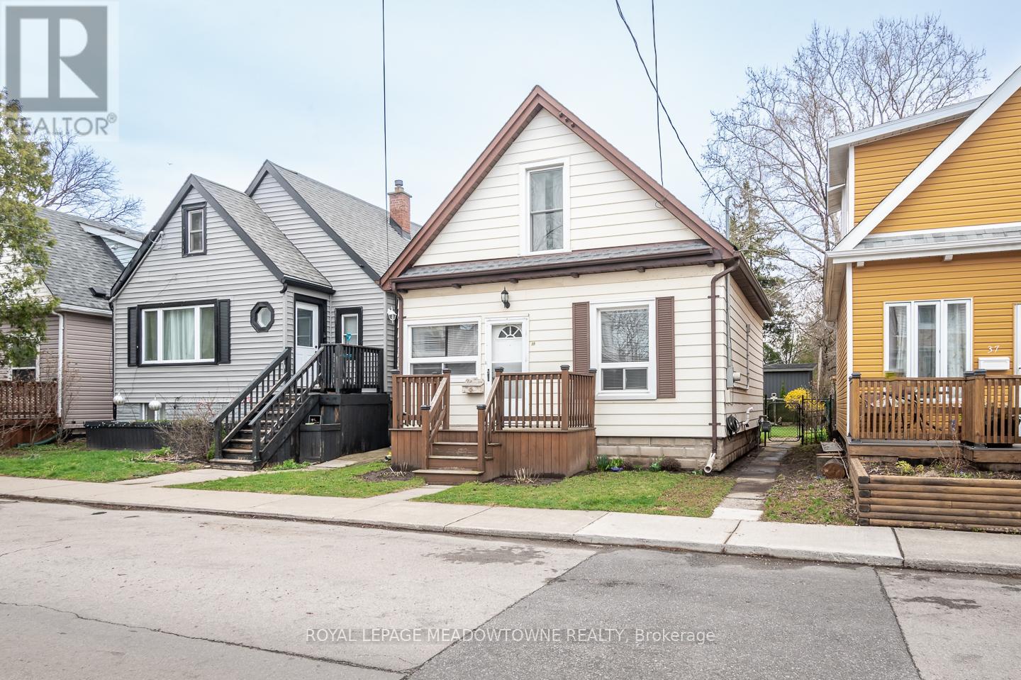 35 East 27th Street, Hamilton, Ontario  L8V 3E8 - Photo 2 - X13025284