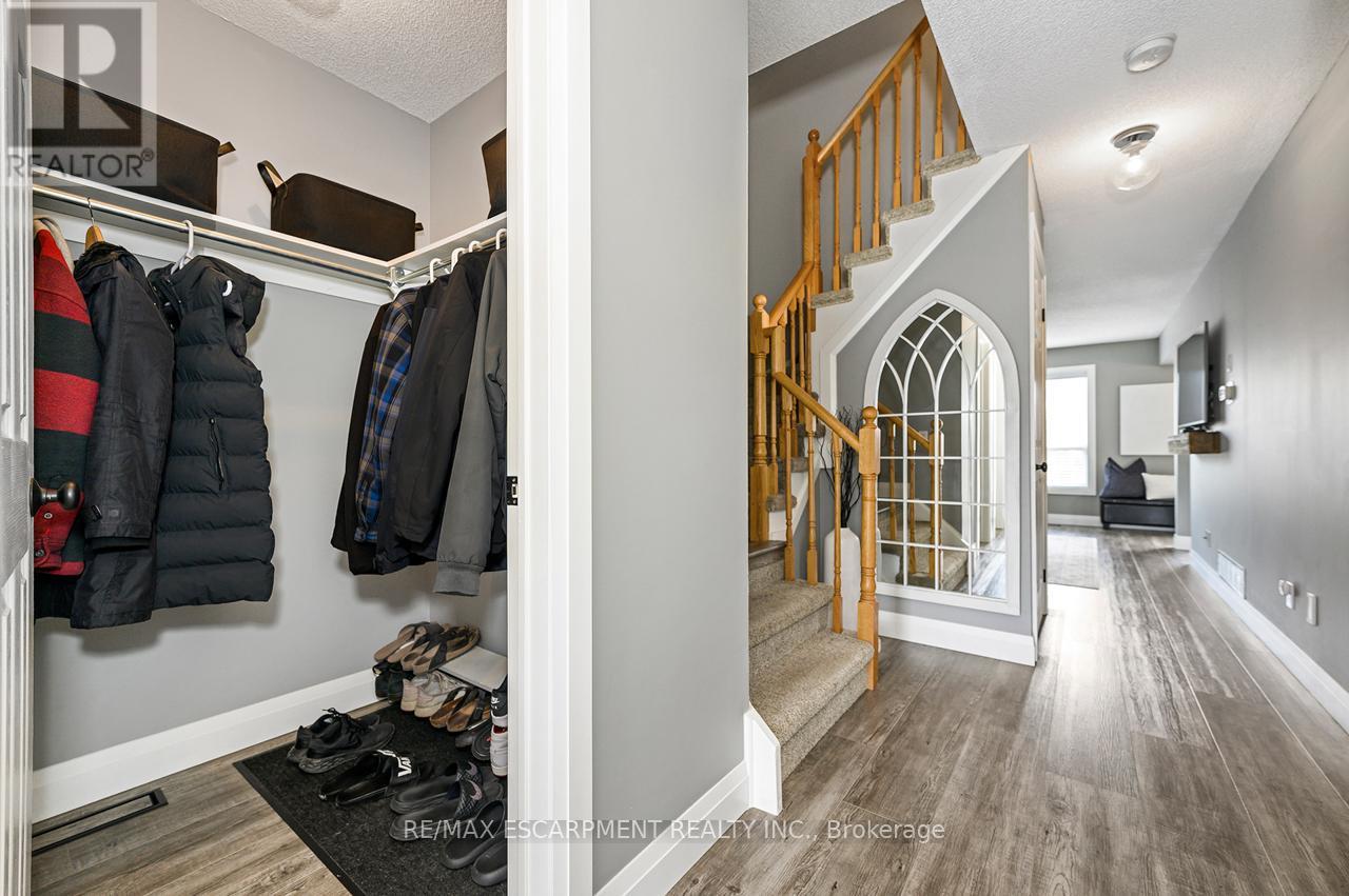 255 Hilltop Drive, North Dumfries, Ontario  N0B 1E0 - Photo 17 - X13025300