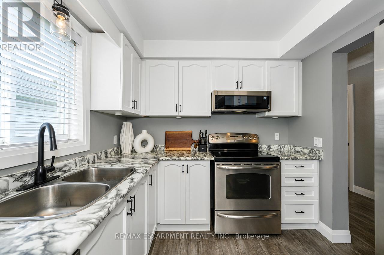 255 Hilltop Drive, North Dumfries, Ontario  N0B 1E0 - Photo 5 - X13025300