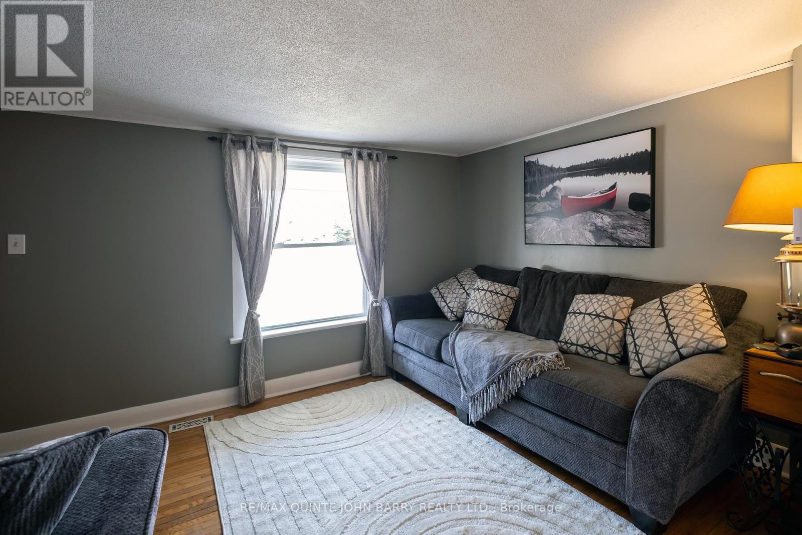 17 James Street, Quinte West, Ontario  K8V 2W8 - Photo 4 - X13025458