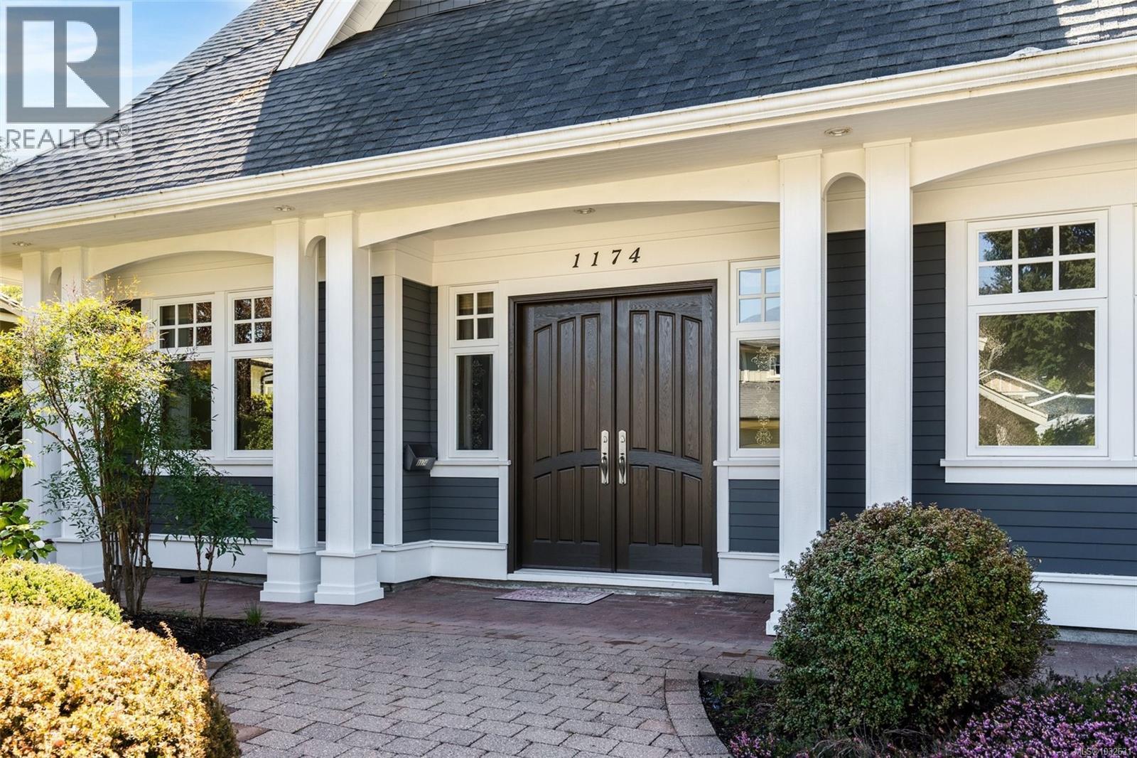 1174 South Valley Pl, Saanich, British Columbia  V8Z 7Z1 - Photo 3 - 1032631