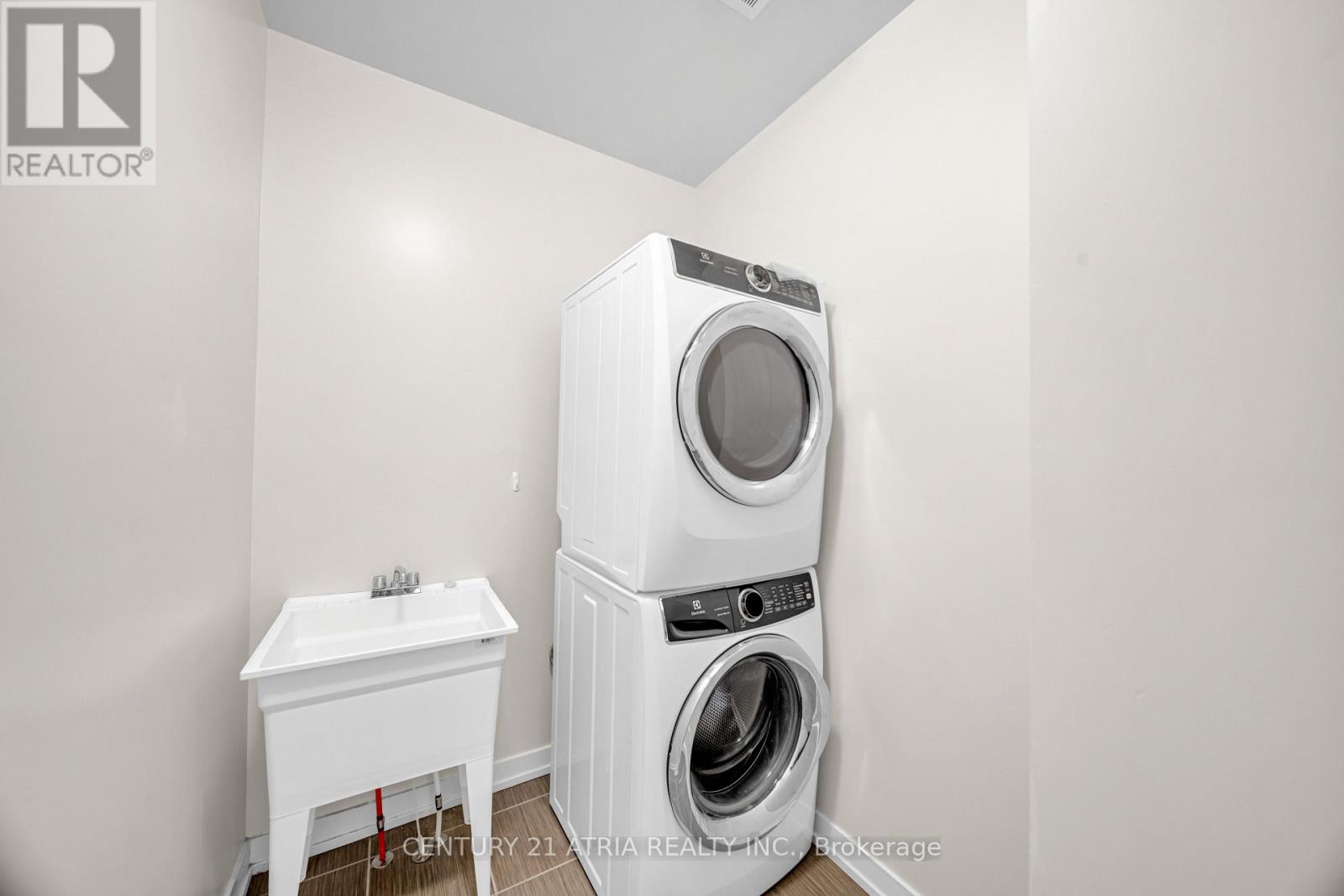 1838 Narcissus Gardens, Pickering, Ontario  L1X 0K6 - Photo 30 - E13025276