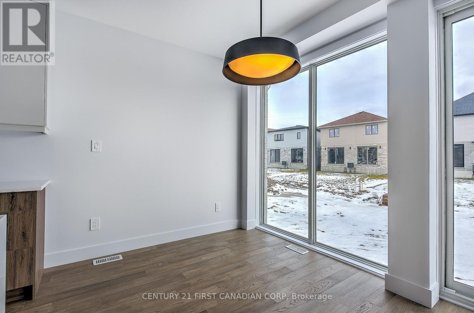 Photo 12 of 30 for 245 Hesselman Crescent