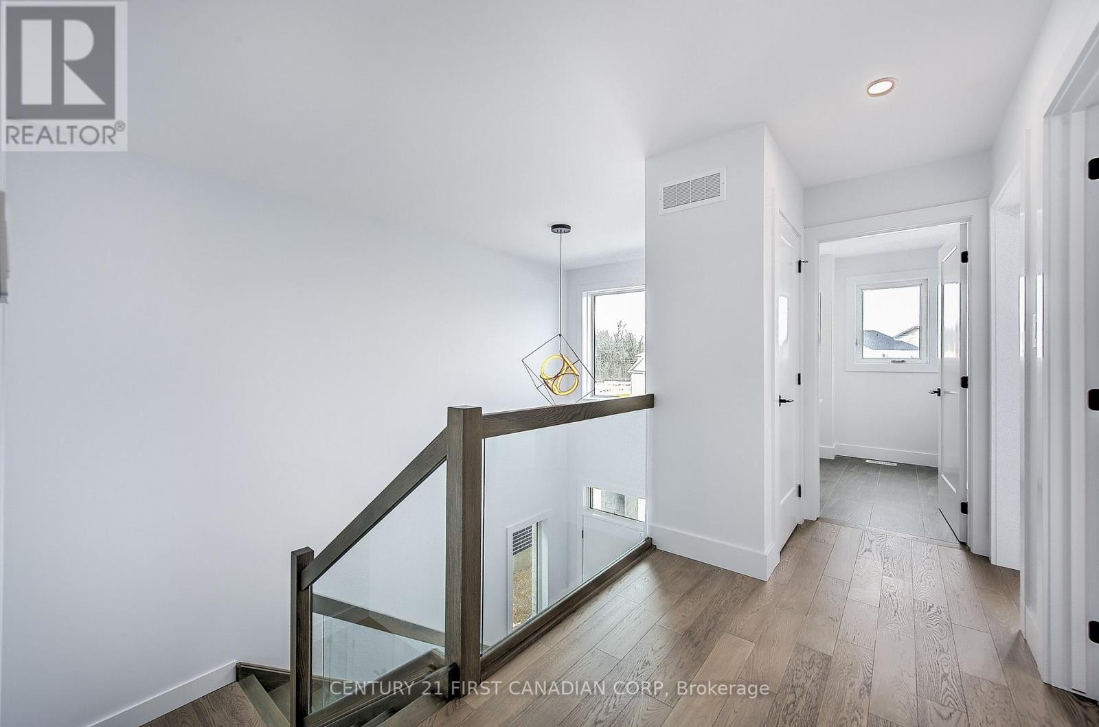 Photo 19 of 30 for 245 Hesselman Crescent