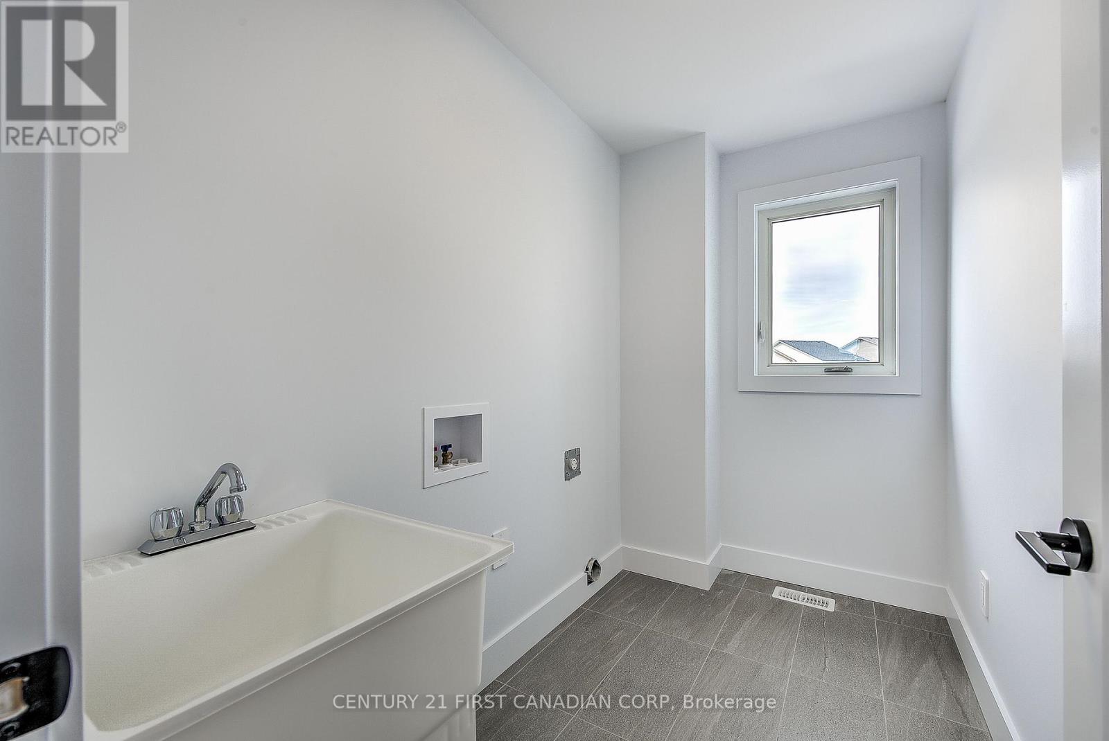 Photo 28 of 30 for 245 Hesselman Crescent