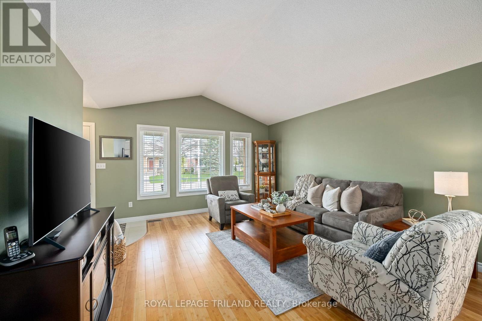 24 Sifton Drive, St. Thomas, Ontario  N5R 6C7 - Photo 8 - X13025580