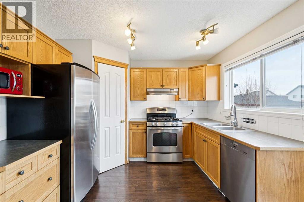 81 Bridlewood Manor Sw, Calgary, Alberta  T2Y 3T4 - Photo 9 - A2294484