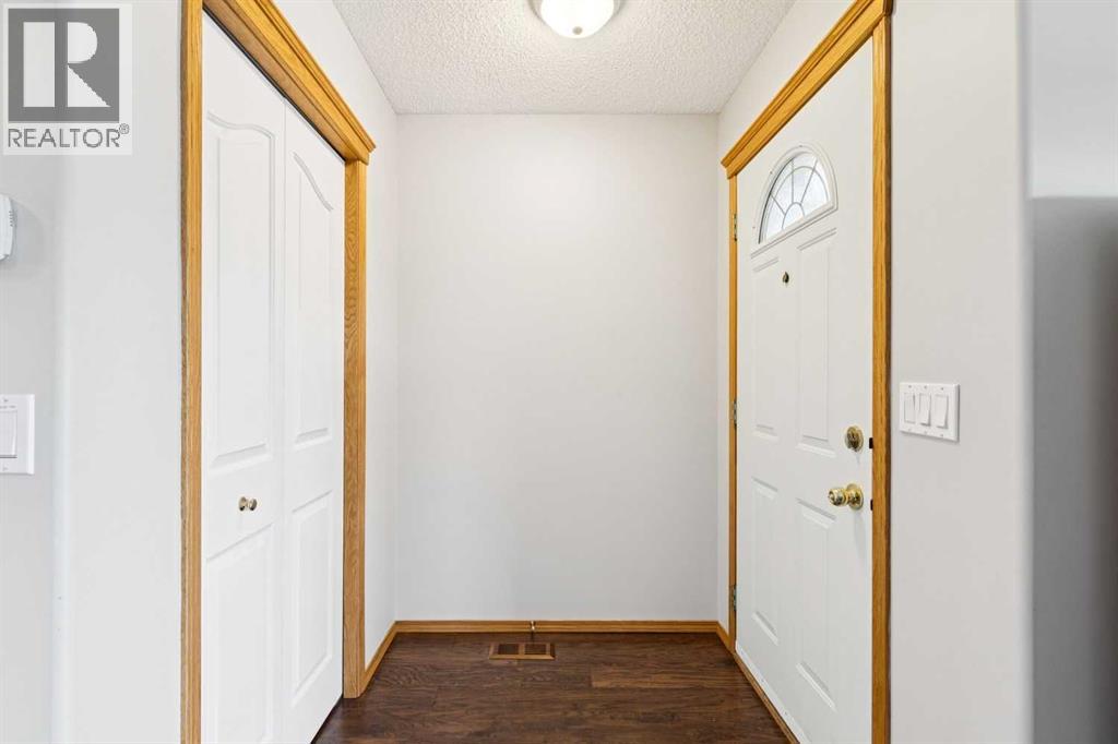 81 Bridlewood Manor Sw, Calgary, Alberta  T2Y 3T4 - Photo 3 - A2294484