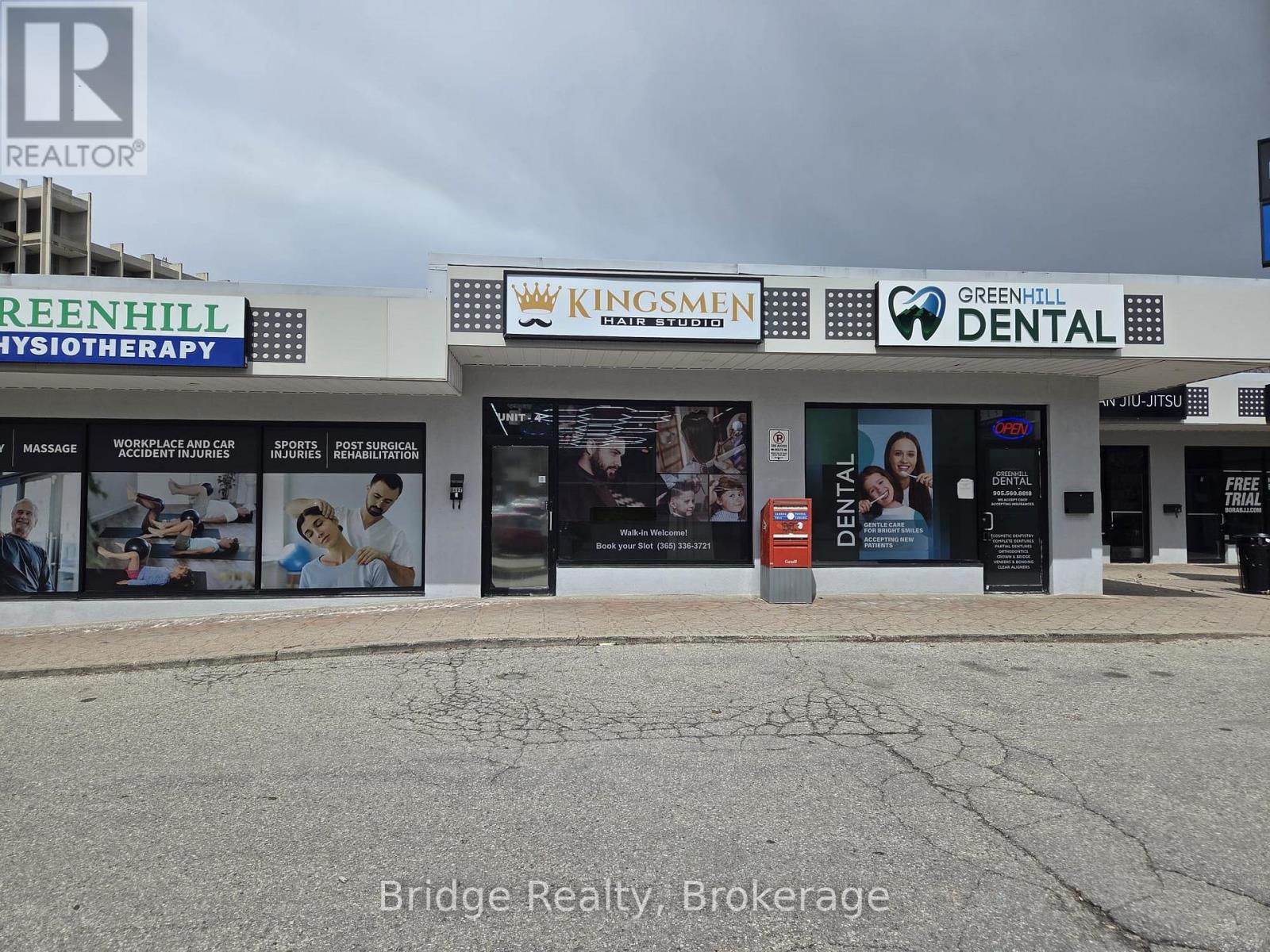 4 - 635 Greenhill Avenue, Hamilton, Ontario  L8K 5W8 - Photo 1 - X12878280