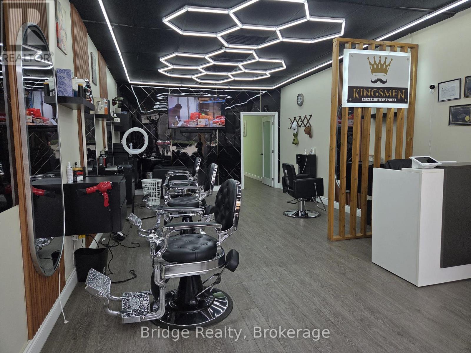 4 - 635 Greenhill Avenue, Hamilton, Ontario  L8K 5W8 - Photo 7 - X12878280