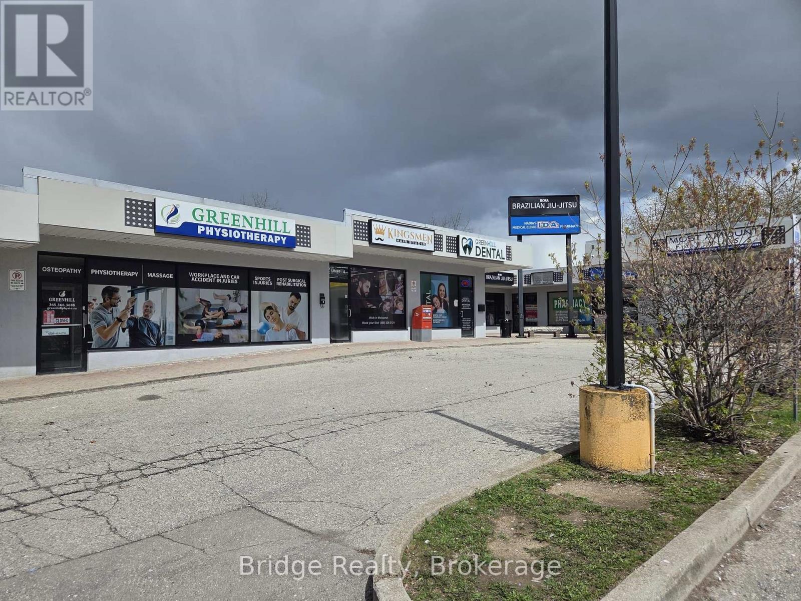 4 - 635 Greenhill Avenue, Hamilton, Ontario  L8K 5W8 - Photo 3 - X12878280