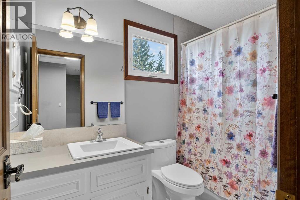 1480 Berkley Drive NW, Calgary, Alberta  T3k 1T8 - Photo 21 - A2301286