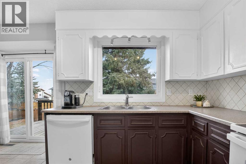 1480 Berkley Drive NW, Calgary, Alberta  T3k 1T8 - Photo 9 - A2301286