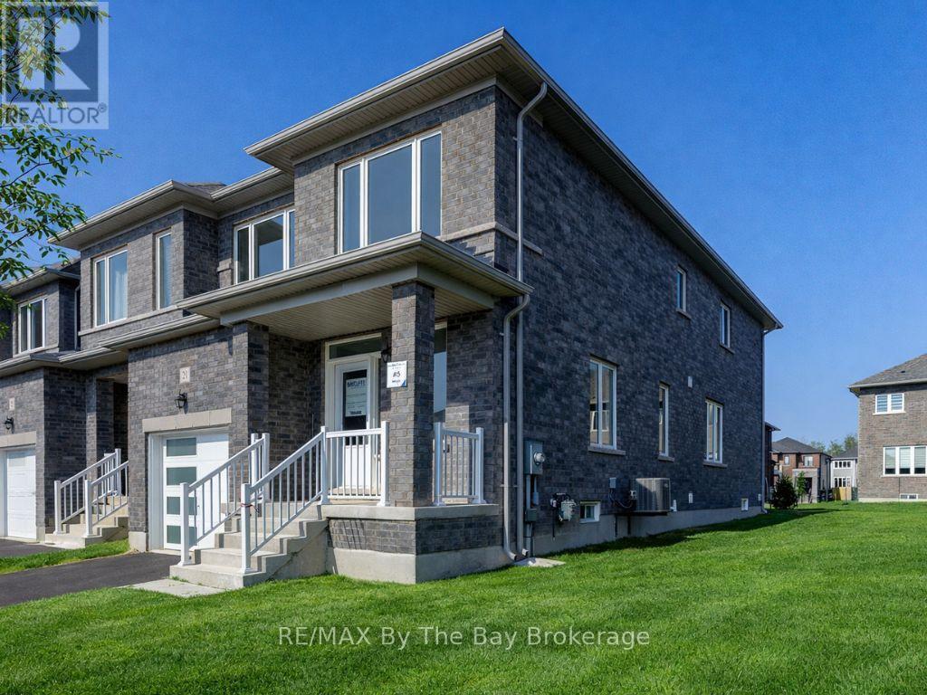 21 LISA STREET, Wasaga Beach, Ontario