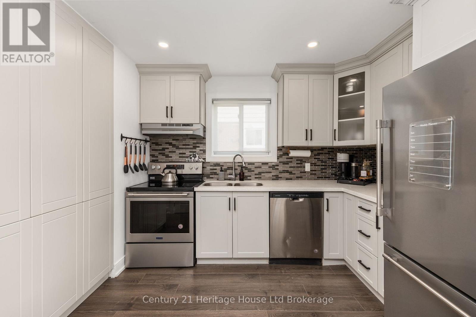 9 San Vito Way, Toronto, Ontario  M3L 2G7 - Photo 4 - W13025582