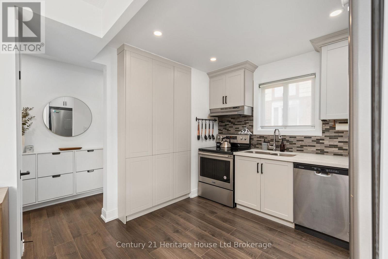 9 San Vito Way, Toronto, Ontario  M3L 2G7 - Photo 5 - W13025582