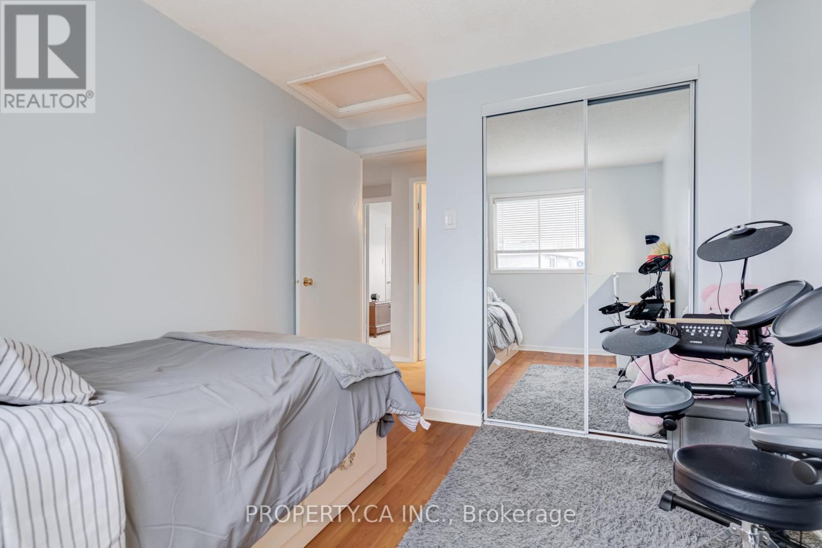 6 Hendley Drive, Ajax, Ontario  L1T 2C6 - Photo 18 - E13024088