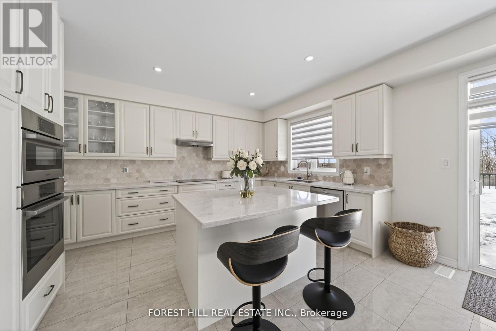 37 Rugman Crescent, Springwater, Ontario  L9X 2A2 - Photo 10 - S12975464