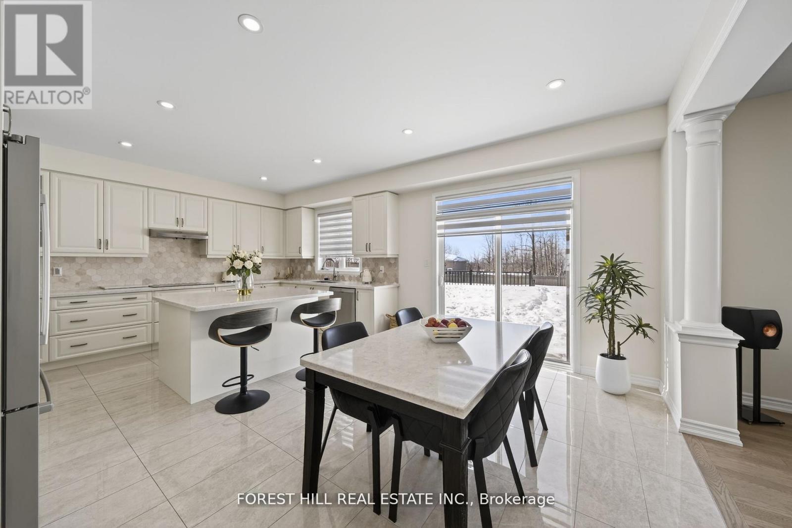 37 Rugman Crescent, Springwater, Ontario  L9X 2A2 - Photo 9 - S12975464