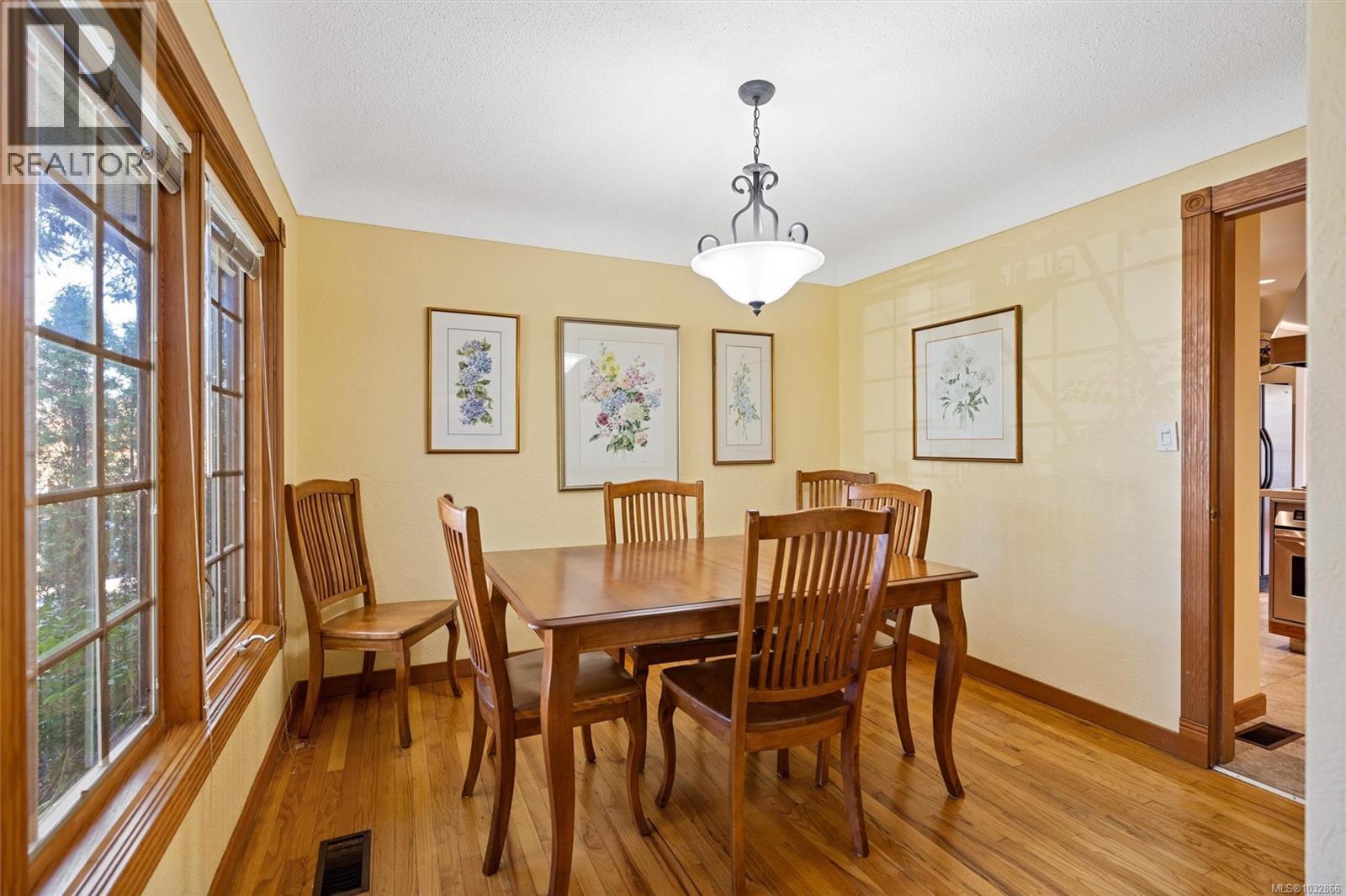 2425 Camelot Rd, Saanich, British Columbia  V8N 1J3 - Photo 10 - 1032866