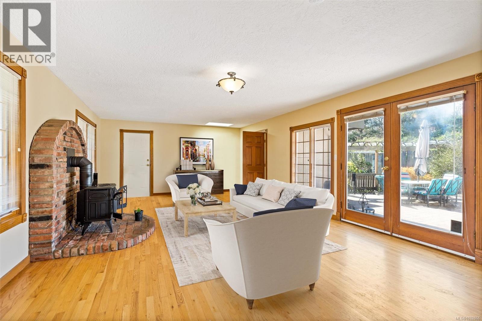 2425 Camelot Rd, Saanich, British Columbia  V8N 1J3 - Photo 12 - 1032866