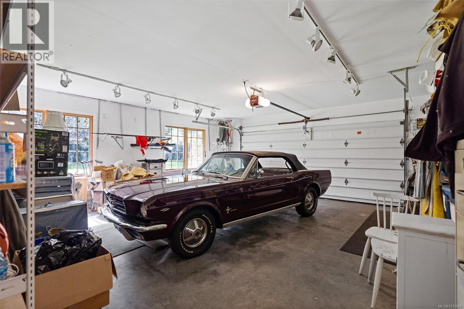 2425 Camelot Rd, Saanich, British Columbia  V8N 1J3 - Photo 29 - 1032866