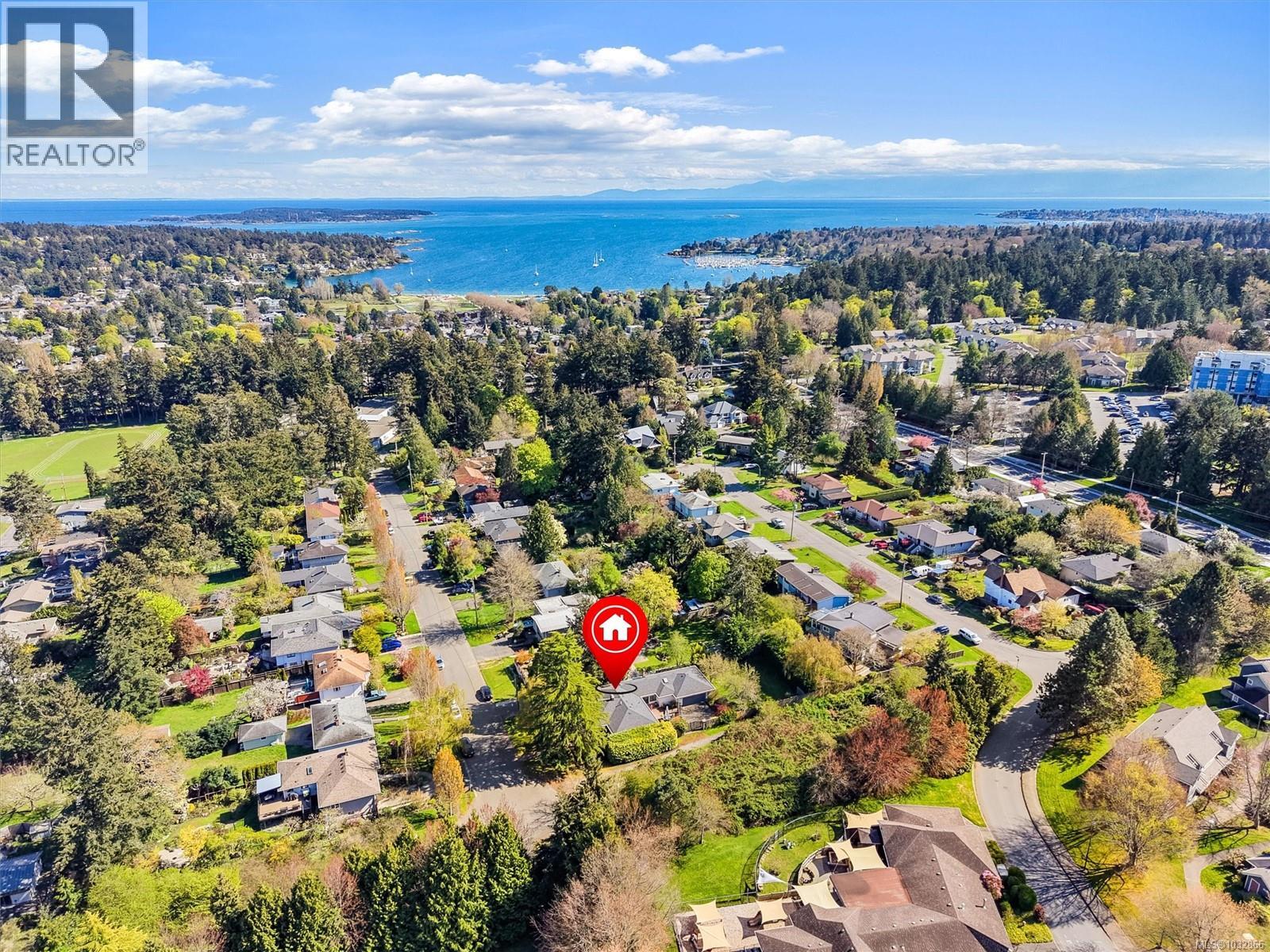 2425 Camelot Rd, Saanich, British Columbia  V8N 1J3 - Photo 37 - 1032866