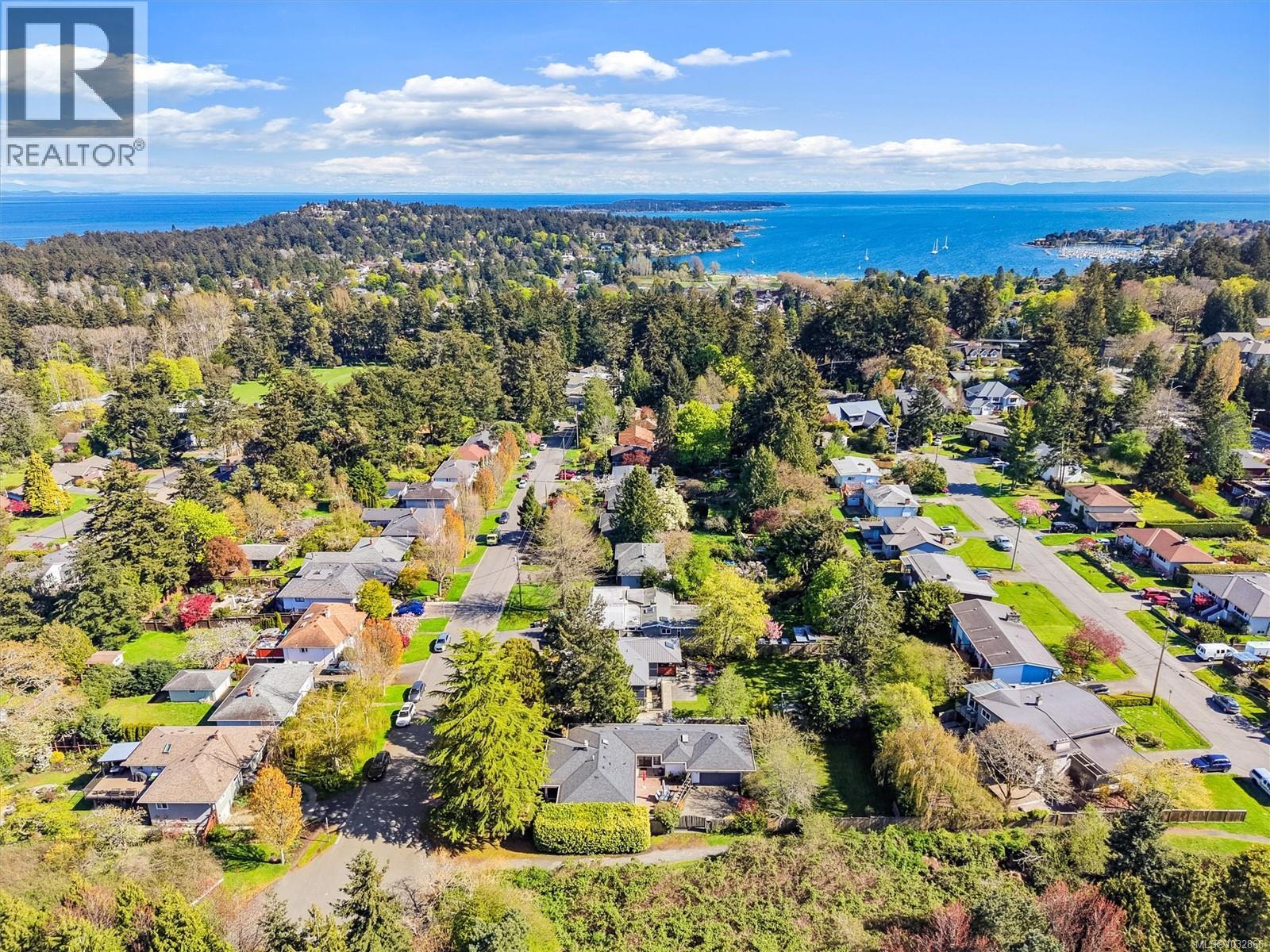 2425 Camelot Rd, Saanich, British Columbia  V8N 1J3 - Photo 38 - 1032866