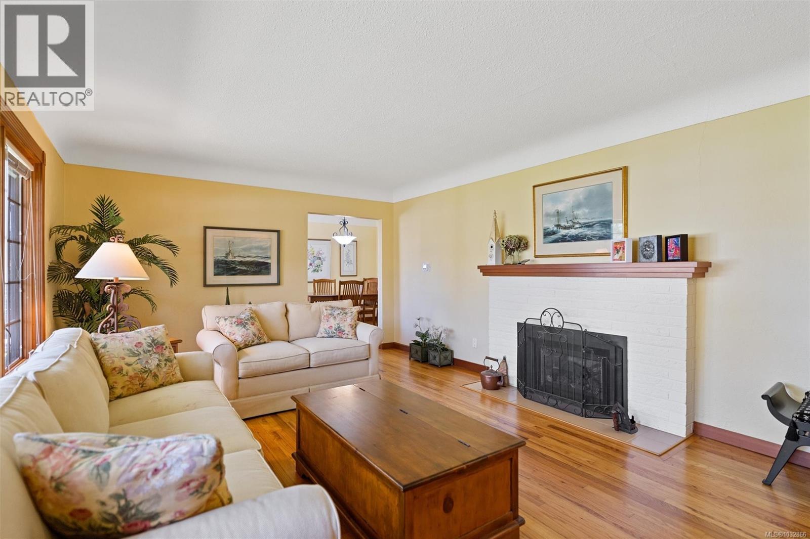 2425 Camelot Rd, Saanich, British Columbia  V8N 1J3 - Photo 5 - 1032866