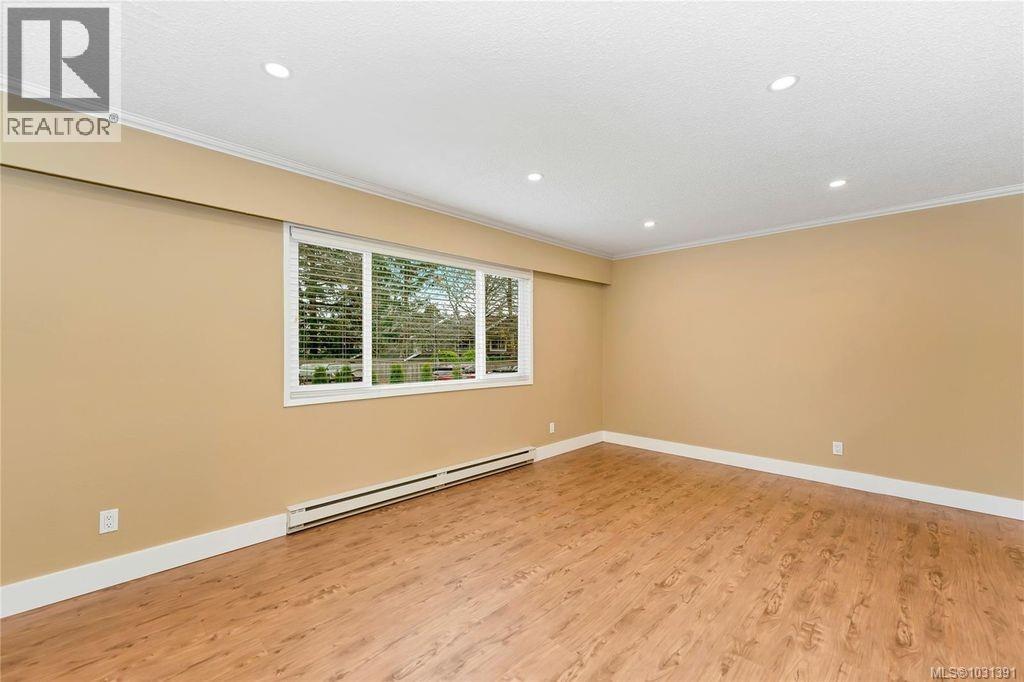 4 1945 Lisnoe Ave, Central Saanich, British Columbia  V8M 1T2 - Photo 6 - 1031391