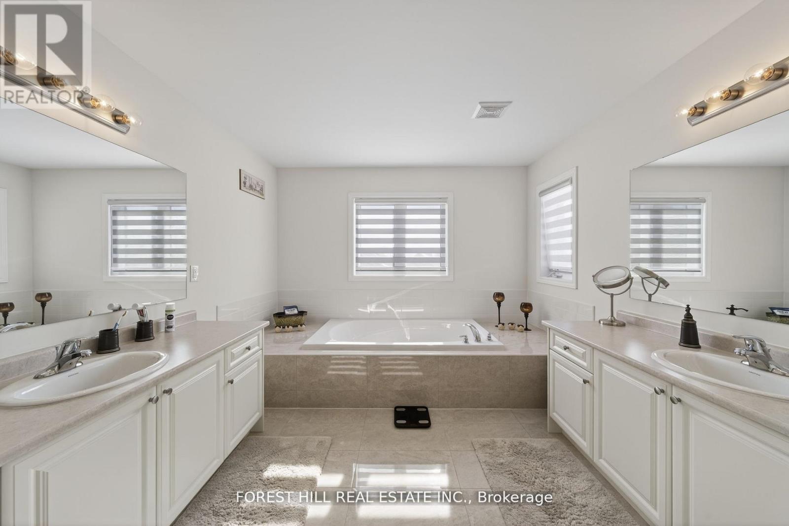 37 Rugman Crescent, Springwater, Ontario  L9X 2A2 - Photo 19 - S12975464