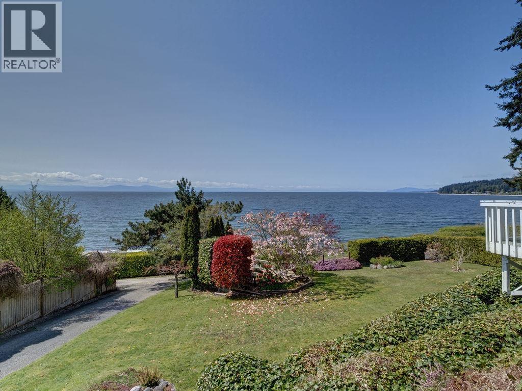 1708 Ocean Beach Esplanade, Gibsons, British Columbia  V0N 1V5 - Photo 2 - R3113934